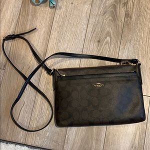 Brown/black crossbody